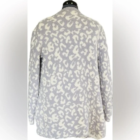 UGG Phoebe Cardigan Wrap Cloudy 
Grey/Lavender Leopard
COZY!
Very Good condition - Picture 3 of 6